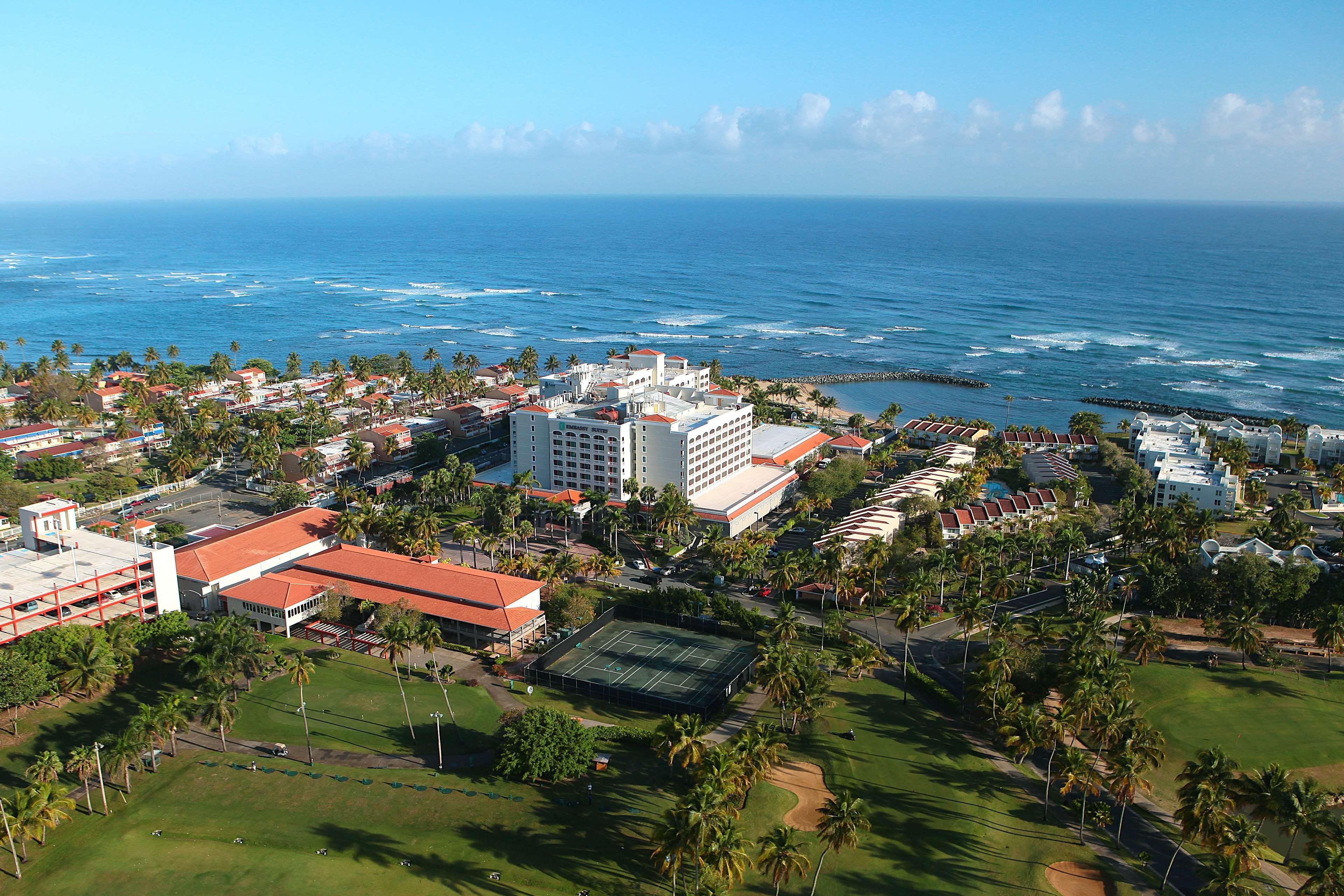 Embassy Suites By Hilton Dorado Del Mar Beach Resort Kültér fotó
