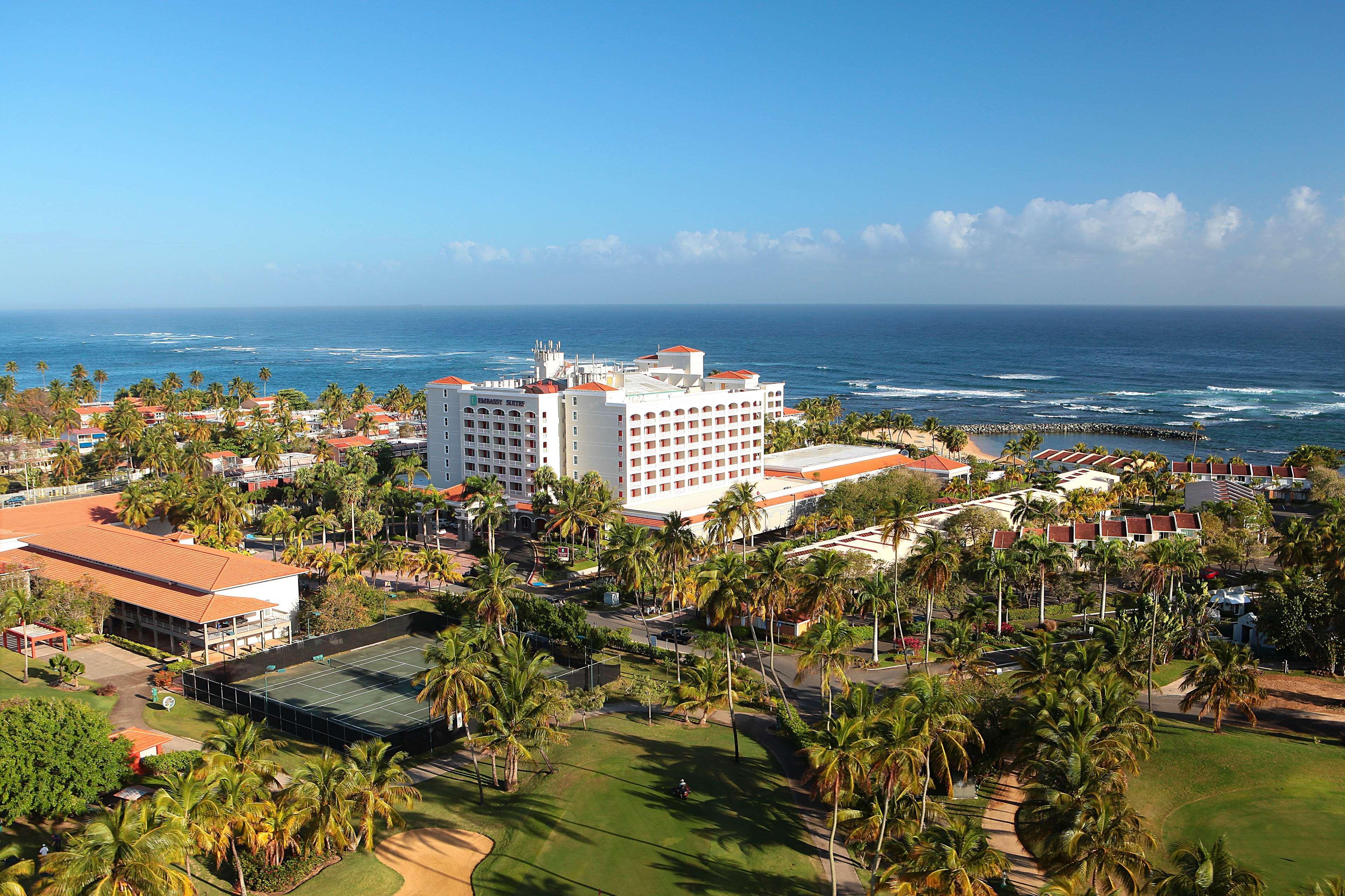 Embassy Suites By Hilton Dorado Del Mar Beach Resort Kültér fotó