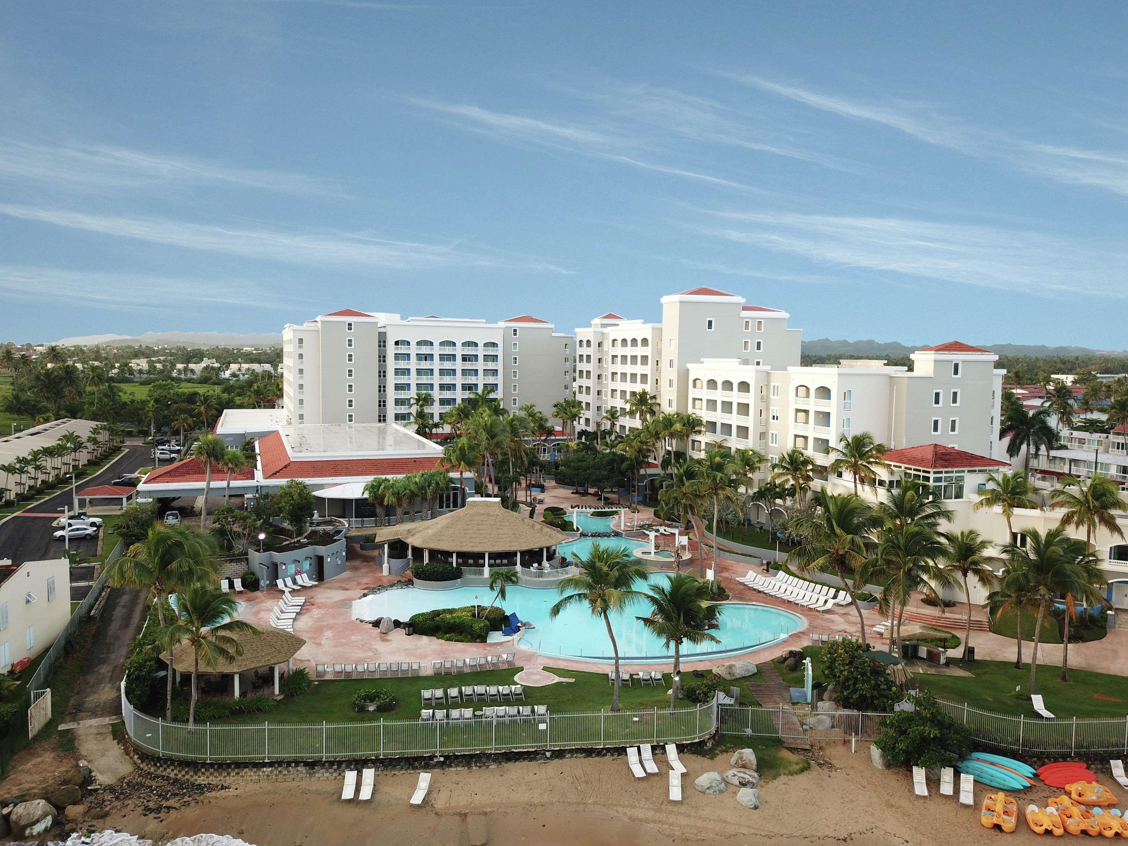Embassy Suites By Hilton Dorado Del Mar Beach Resort Kültér fotó