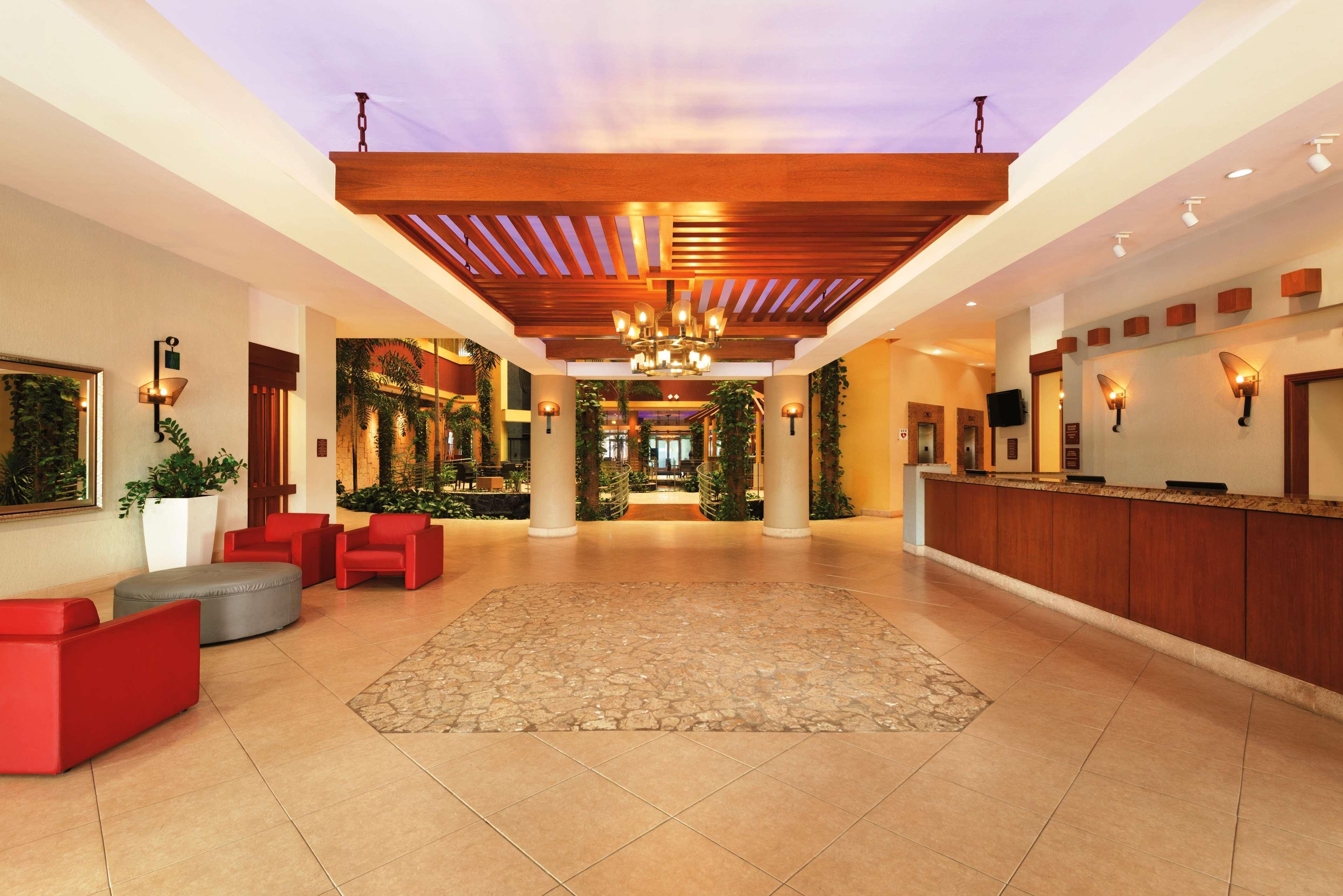 Embassy Suites By Hilton Dorado Del Mar Beach Resort Kültér fotó