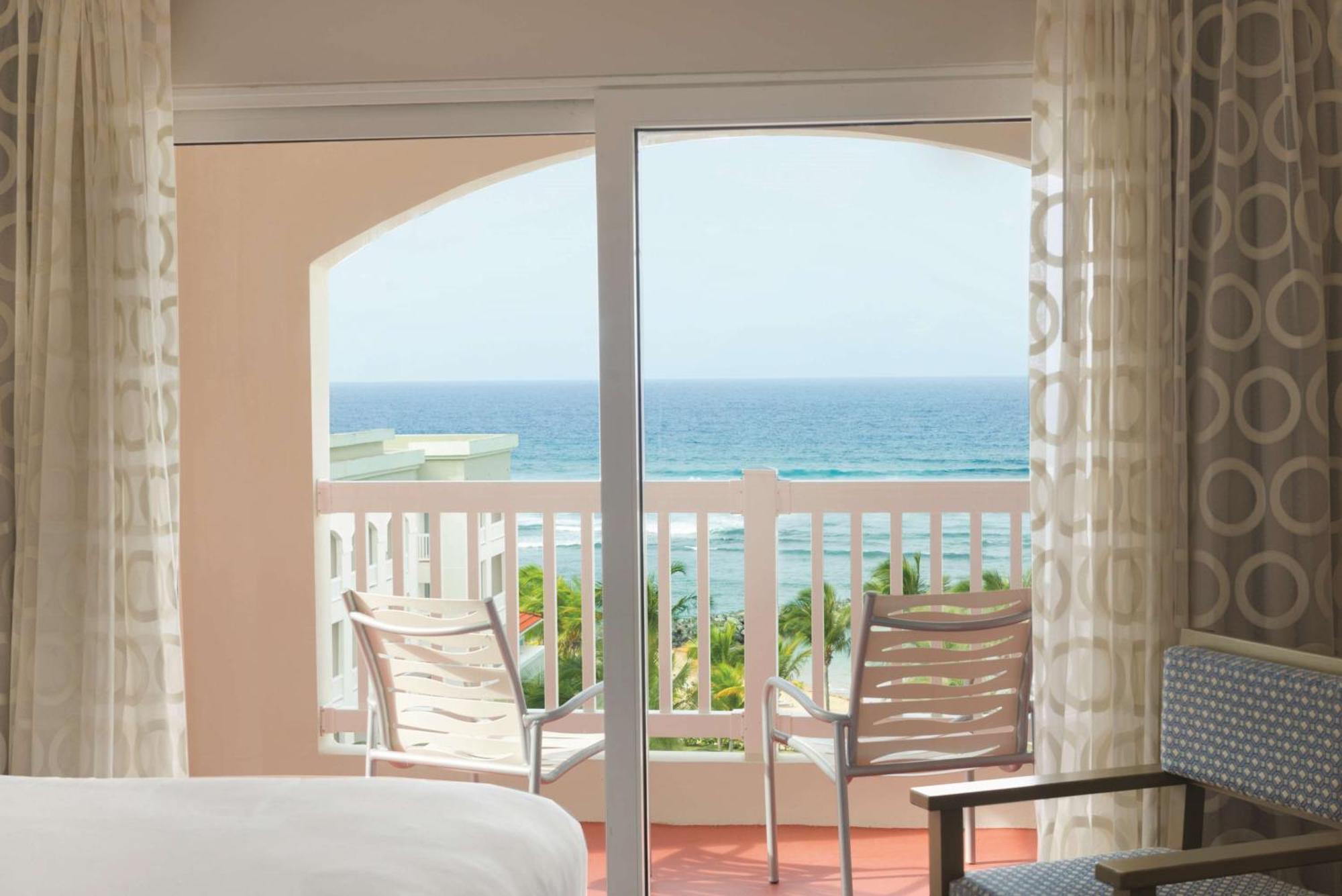 Embassy Suites By Hilton Dorado Del Mar Beach Resort Kültér fotó