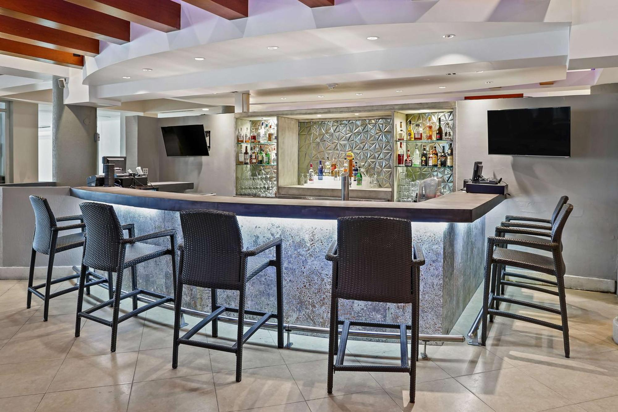 Embassy Suites By Hilton Dorado Del Mar Beach Resort Kültér fotó