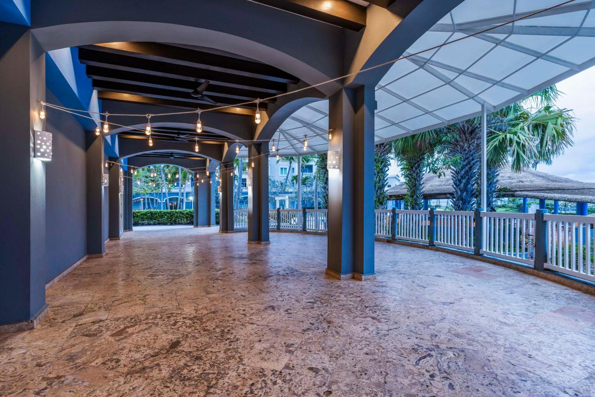 Embassy Suites By Hilton Dorado Del Mar Beach Resort Kültér fotó